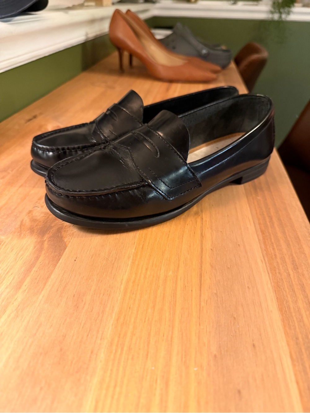 Eastland Black Leather Women's Penny Loafers